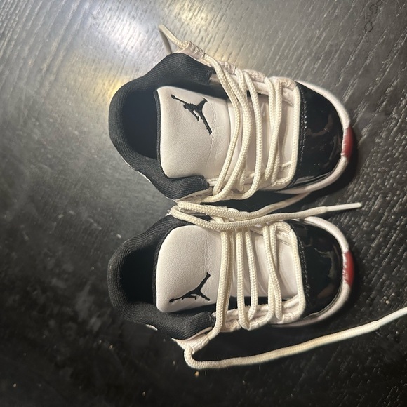 Jordan Retro 11s. Worn once. Size 4c - Picture 5 of 7